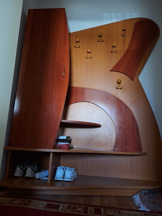 Cuier hol cu dulap si pantofar, stare foarte bună, design modern
