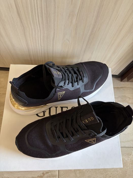 Оригинални обувки Guess