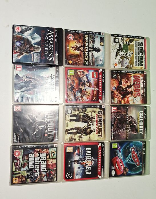 PS3 + 40 JOCURI GRATIS + 2 manete