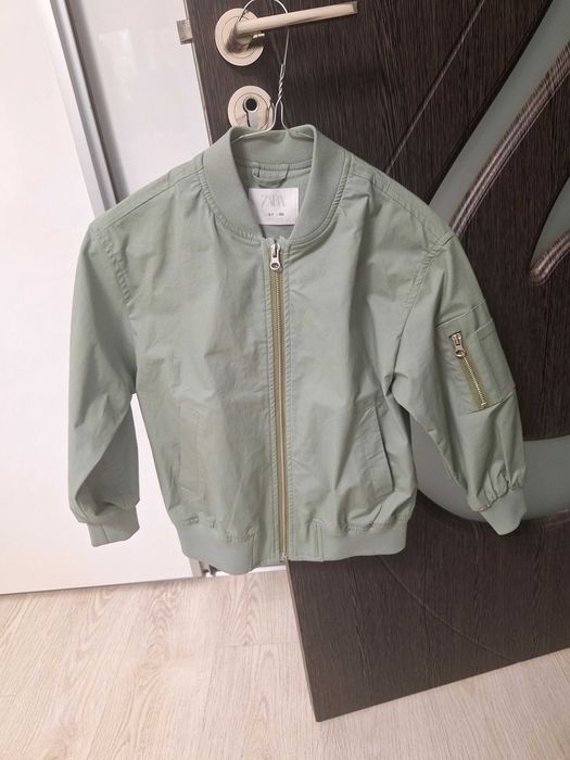 Geaca Zara marimea 122cm.