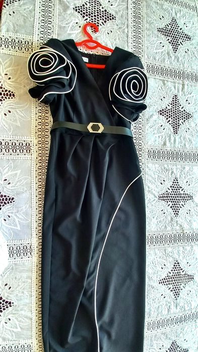 Модное, элегантное чёрное классическое платье