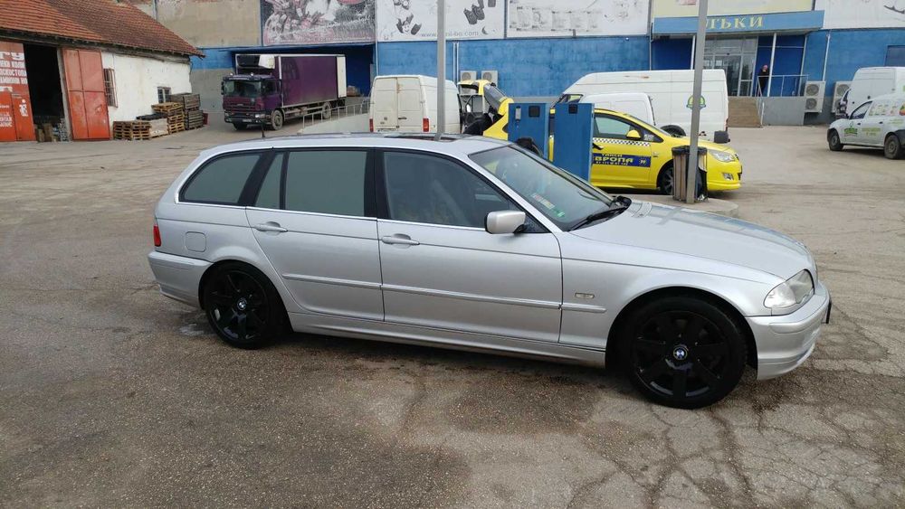 Автомобил BMW 330 E46, 2000 г.