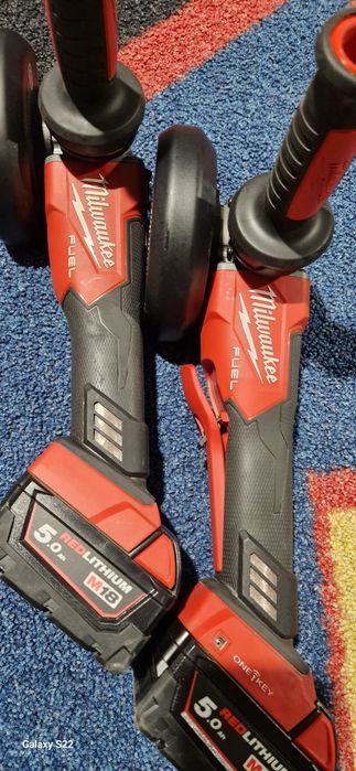 Milwaukee polizor pe acumulator