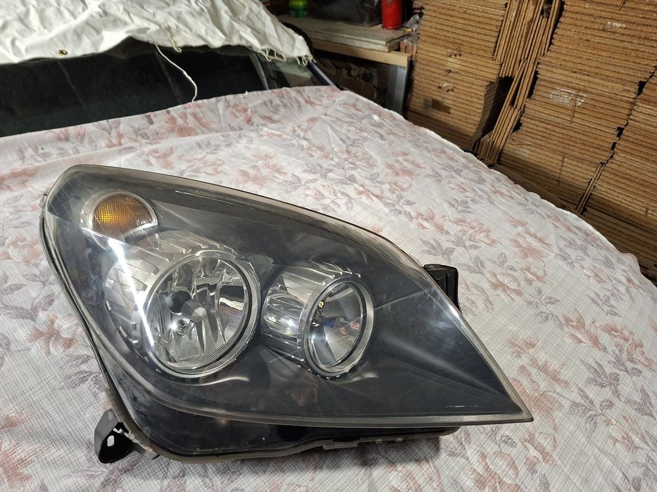 Opel astra h фарове  КОМПЛЕКТ GM Hella