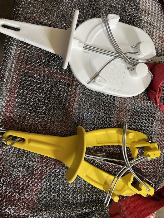 Cuțite de vânzare șorțuri si o mânusă si 2 clacuri