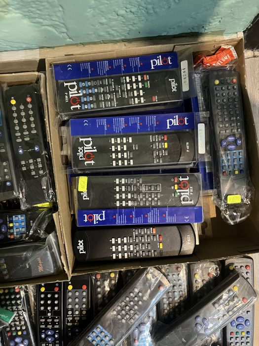 75 броя чисто нови дистанционни