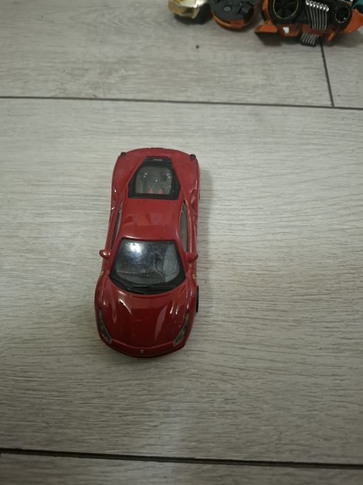 Колички hot wheels и ferrari