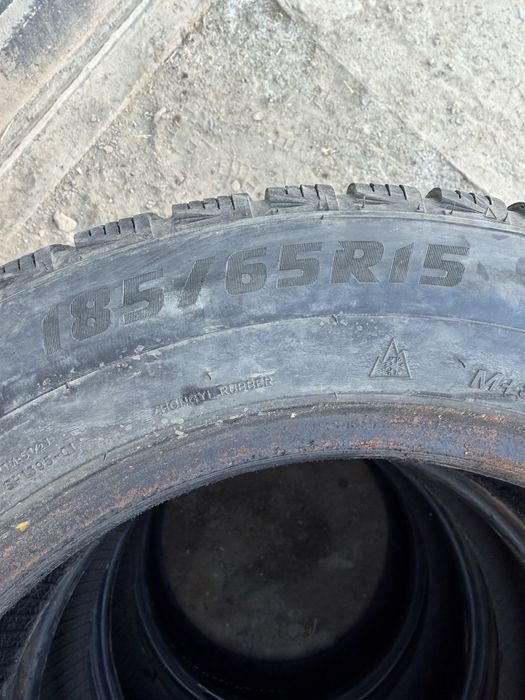 Продам зимние шины с шипами на 15