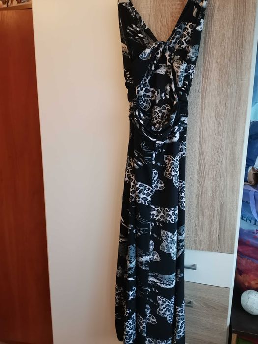 Дълга рокля с гол гръб