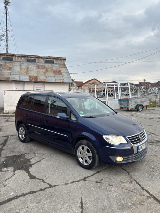Vând vw touran dsg 2.0.   7 locuri
