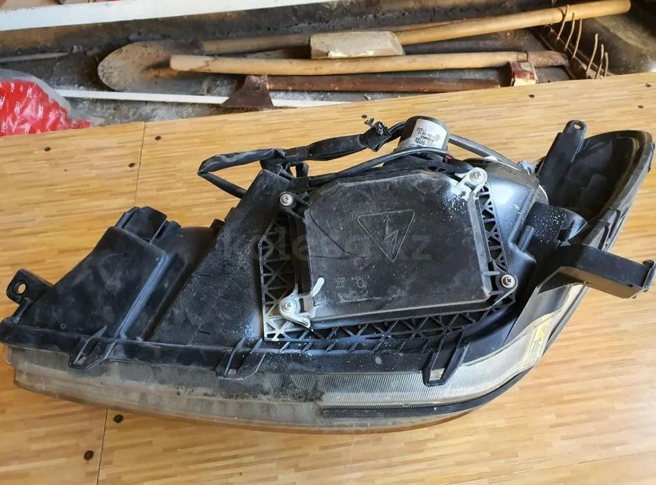 Фара на Lexus оригинал