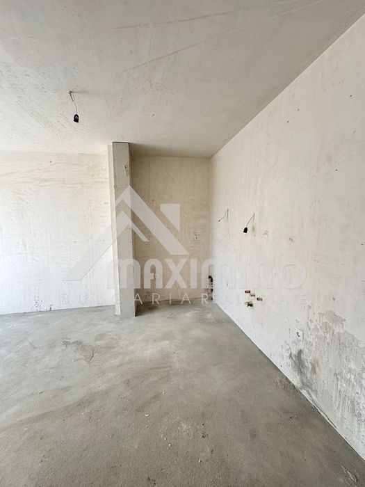 Продава се Едностаен апартамент в Варна, Колхозен пазар - 42 кв.м за 2203 €/кв.м - Снимка #1