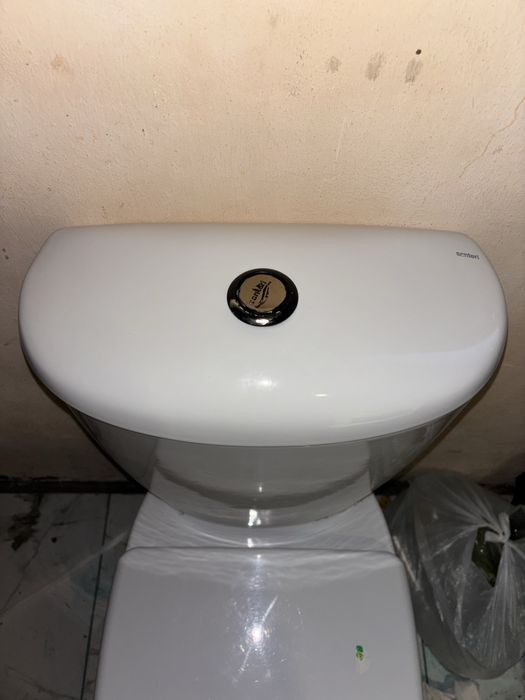 Прода унитаз всрабочем состоянии