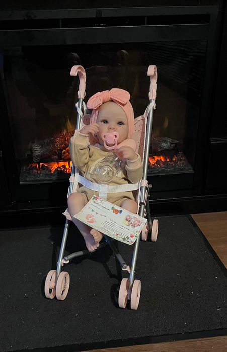 Papusa Reborn bebelus realist cu corp silicon textil marsupiu carut