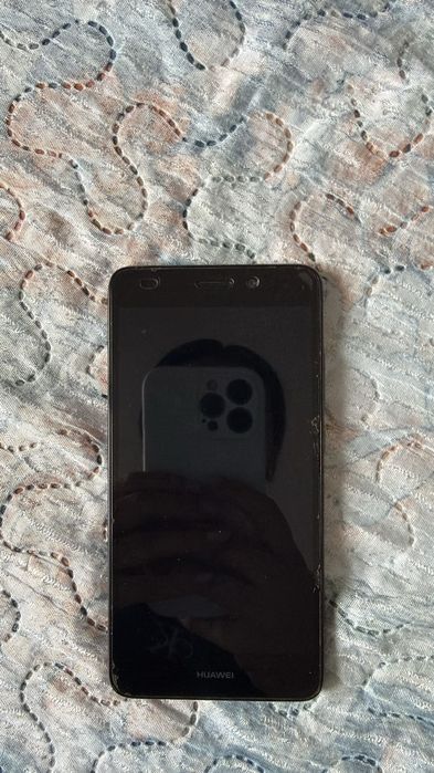 Продам смартфон хуавей