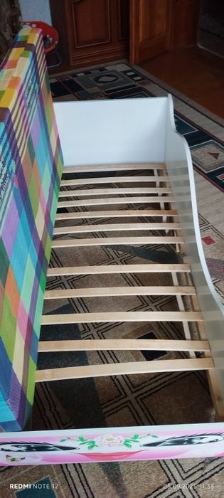 Детская кровать-машинка