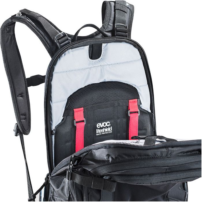 NOU! Rucsac ciclism cu protectie spate EVOC FR Trail