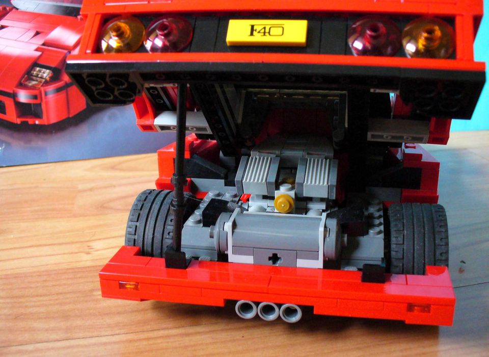 LEGO Ferrari F40 (Creator Expert)