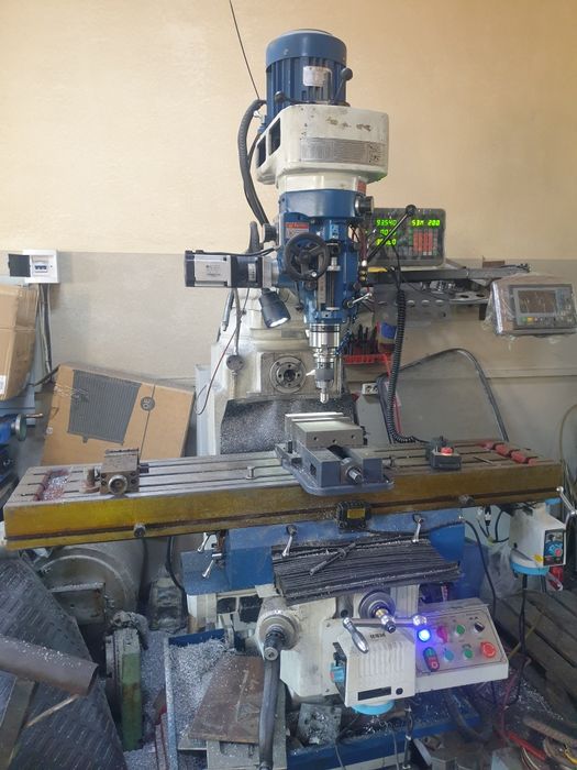 Продам универсальный фрезерный станок с ЧПУ и цифровой индикацией (DRO