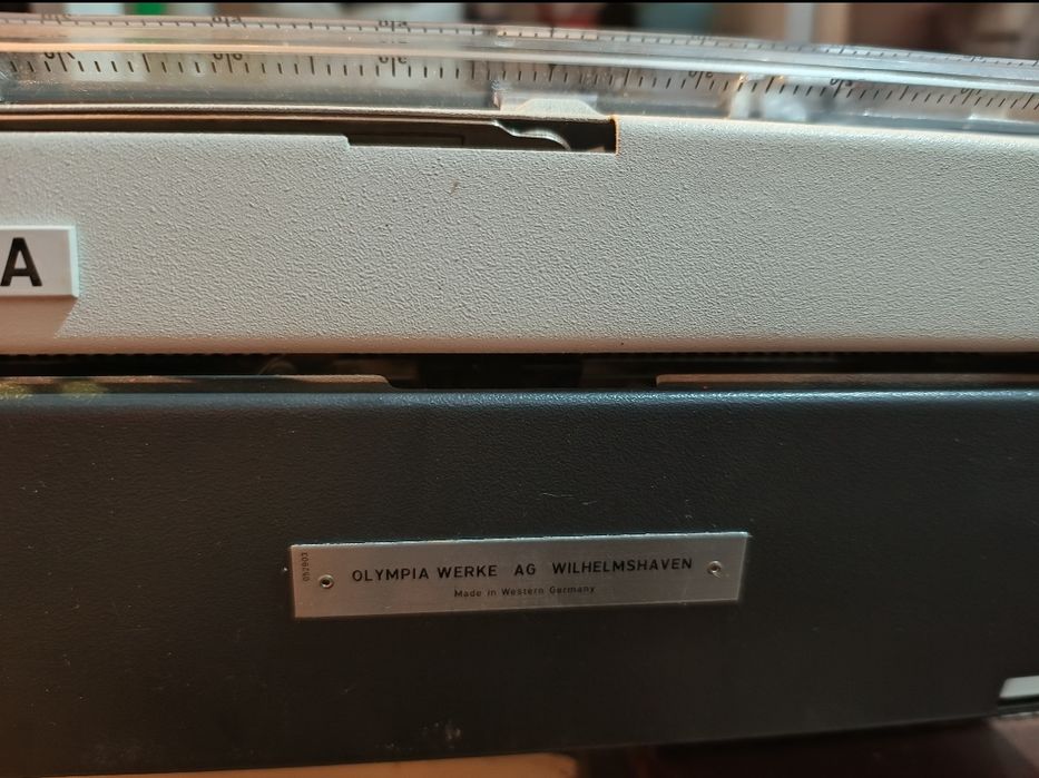 Masina scris de colectie Olympia Monica noua