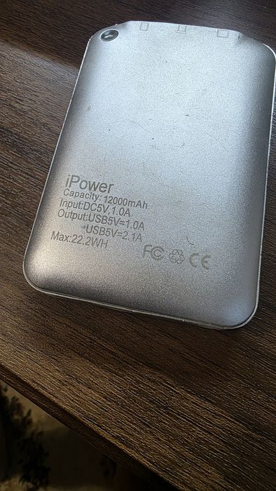 Повербанк от Apple