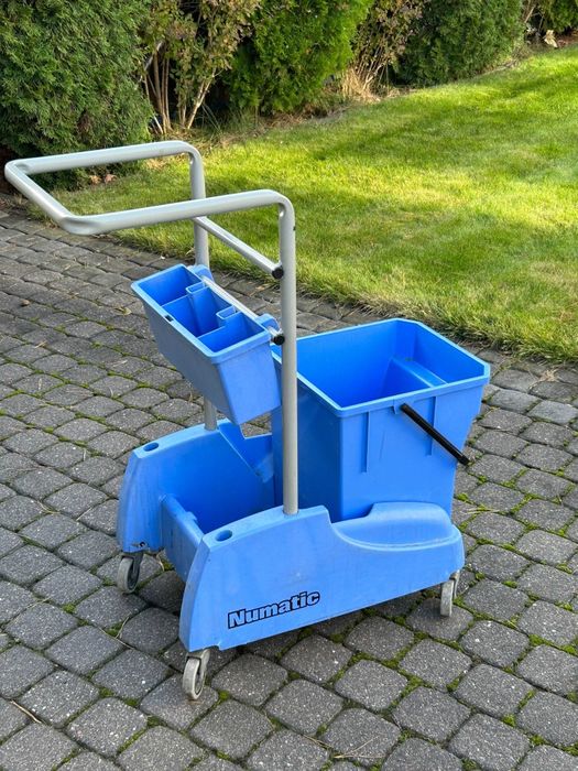 Хигенна помощна количка за почидтване