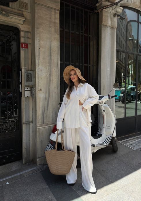 Жесток сет за пролетта и лятото. 

Размерите са С, М, Л и ХЛ; прег