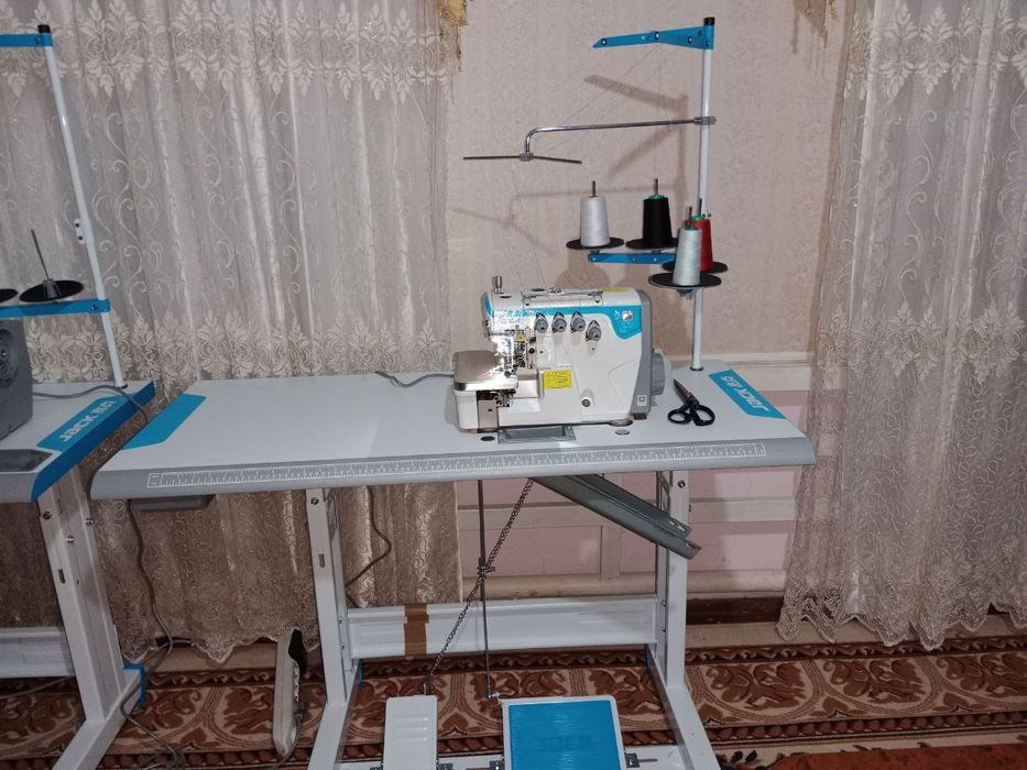 Швейная машинка и оверлок