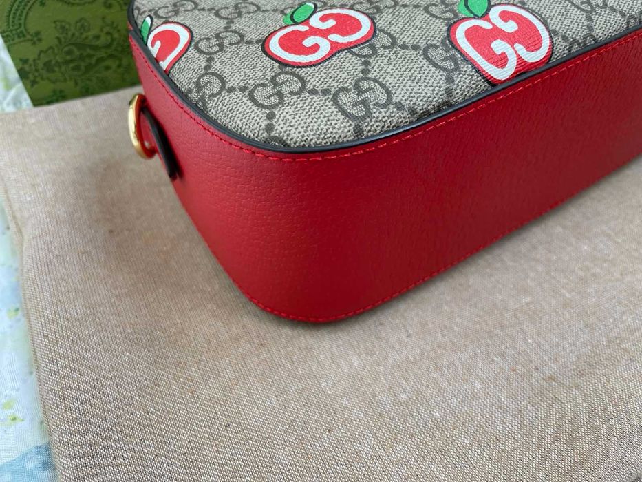 Гучи Бежова чанта Apple Принт Оригинална Gucci Червена Дръжка Gold GG