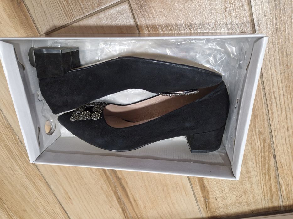 Дамски обувки естествен велур