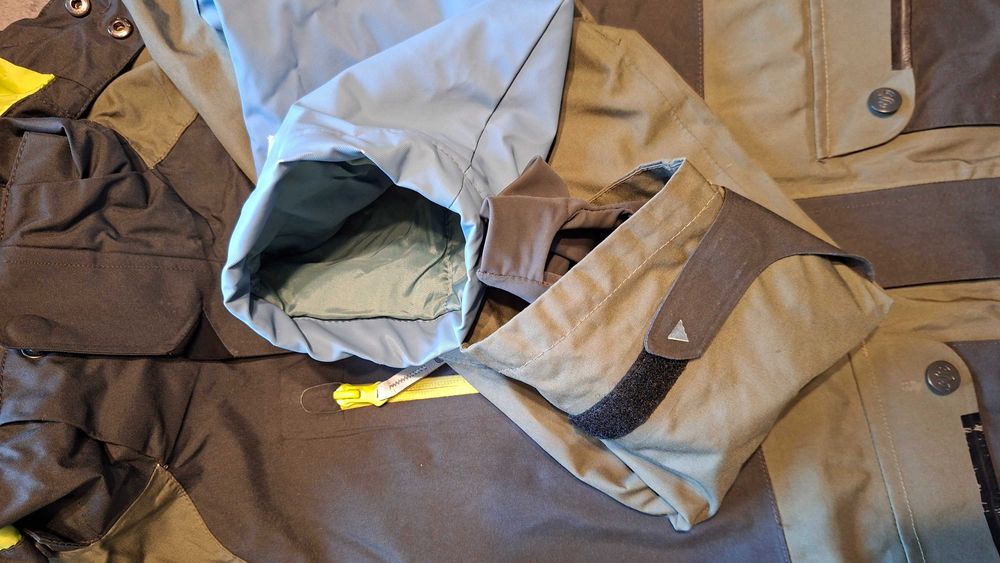 geaca H&M mar. 146 + blugi cadou