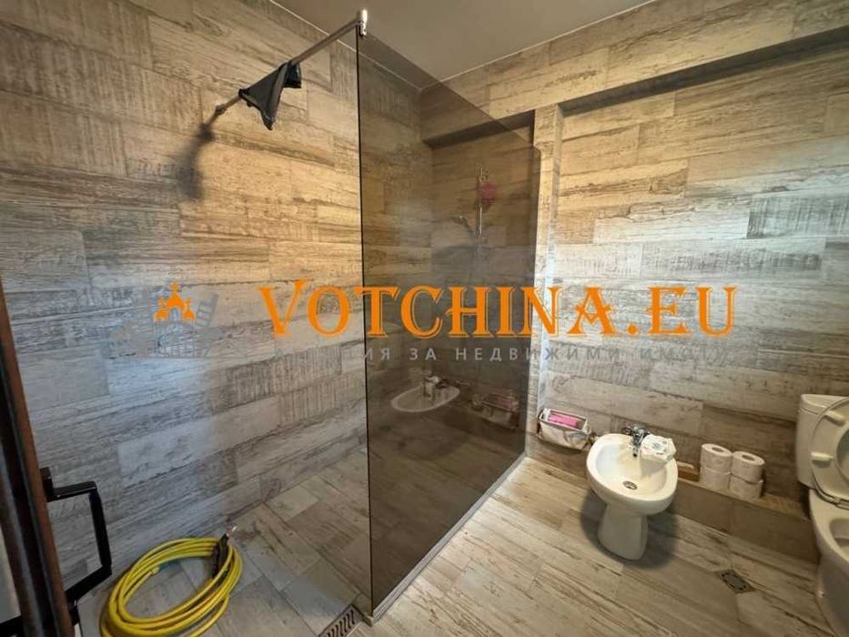 Простоен тристаен апартмент с гледка към морето в град Каварна.