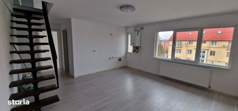 DIRECT PROPRIETAR ! AP 4 camere ,la mansarda,  zona Bdul Mihai Viteazu