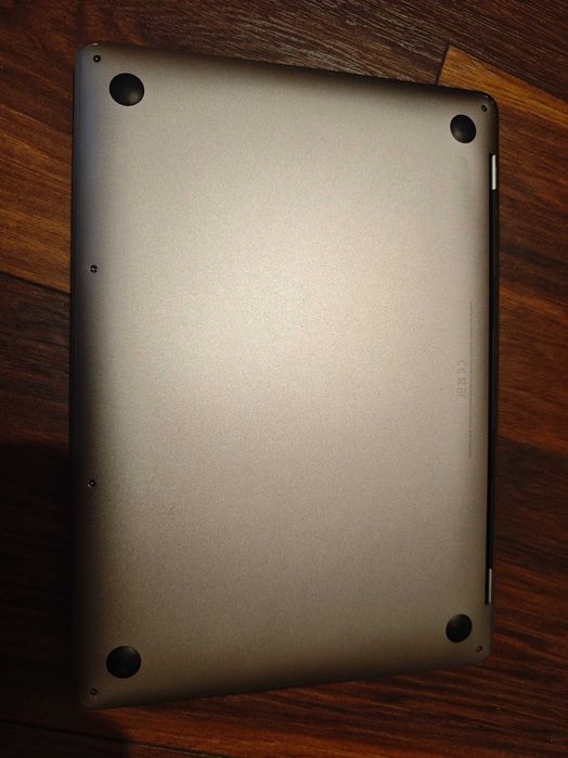 MacBook Pro A1708 отличен