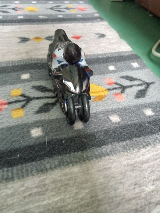 Vând set mașini+motocliteta sau fără