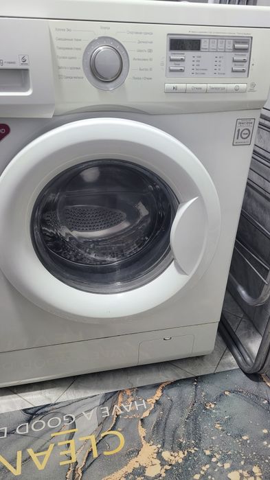 Стиральная машина lg 6 кг в хорошем состоянии рабочая  хорошо стирает