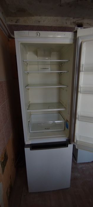 Холодильник Indesit