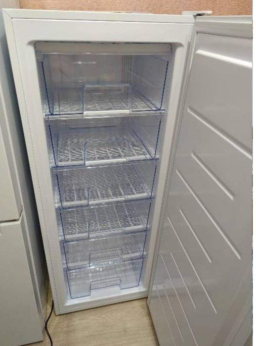 Морозильник срочна продаю.