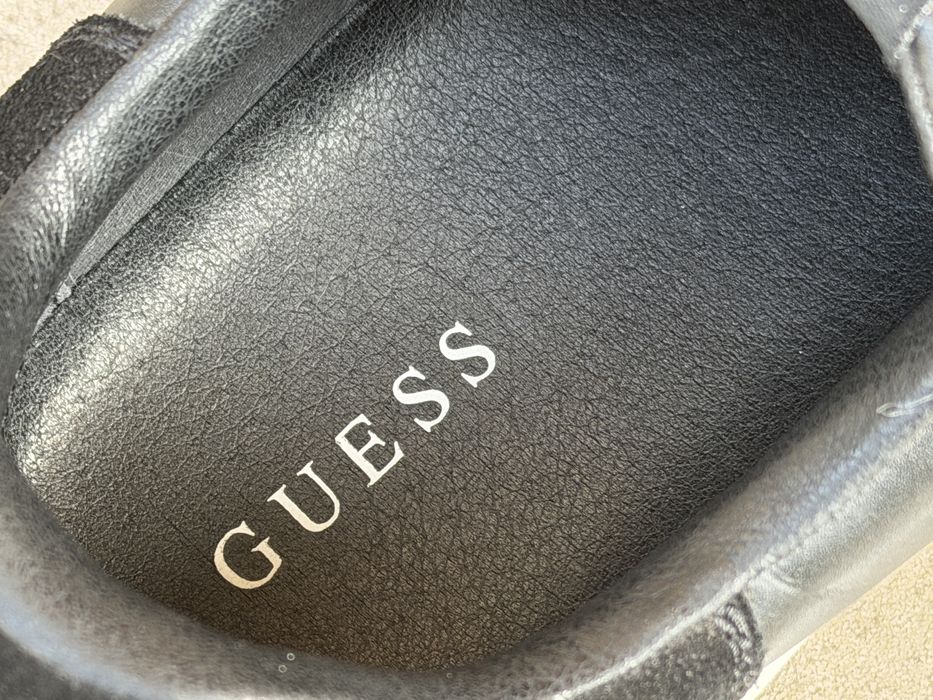 Продавам чисто нови кецове на Guess 45 номер