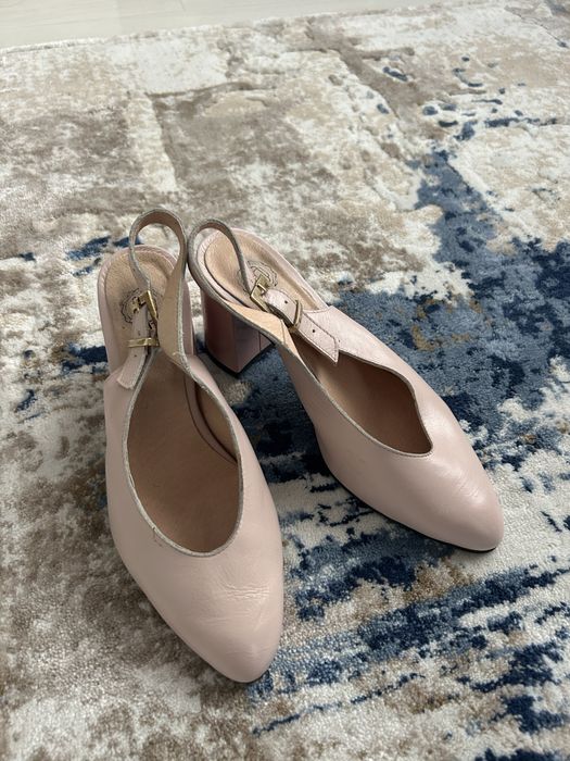Pantofi din piele