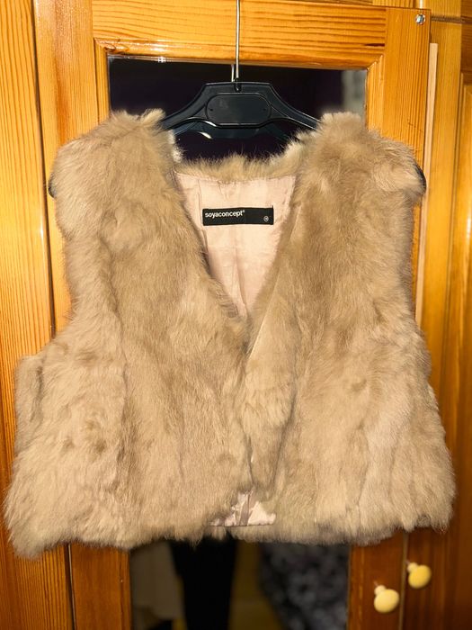 Дамски къс елек от естествена заешка кожа. XS-S размер