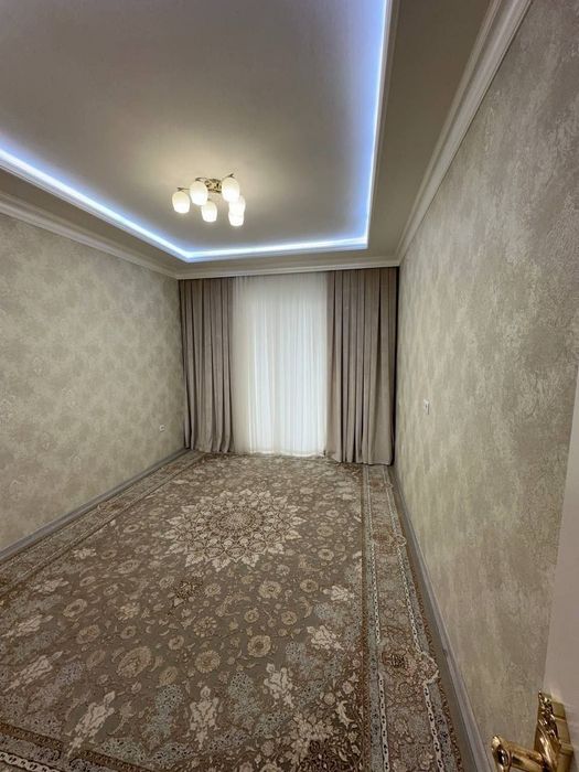 Продается 3х ком квартира в новостройке, ор-р: массив Кушбеги, 77м²