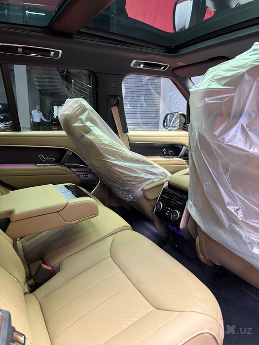 Land Rover Range Rover P550 plug in hybrid 2026