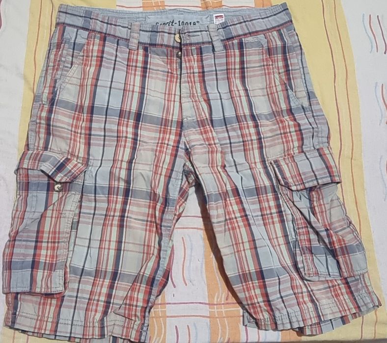 Бермуди с множество джобове Esprit