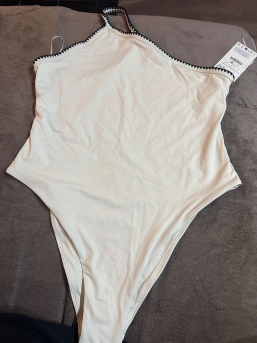 Цял бански с една презрамка