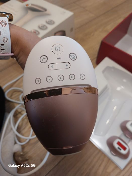 Фотоепилатор IPL Philips Lumea Seria 9000 BRI958/00 и защитни очила