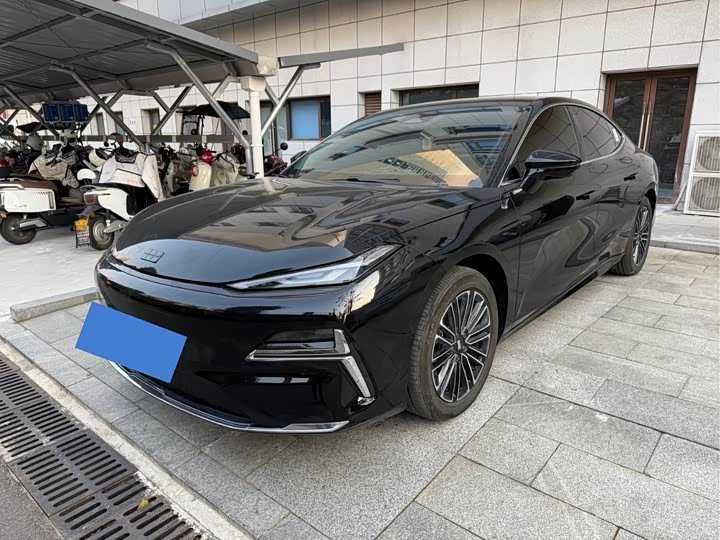 Geely Galaxy Star 8  EM-i Luxury Edition