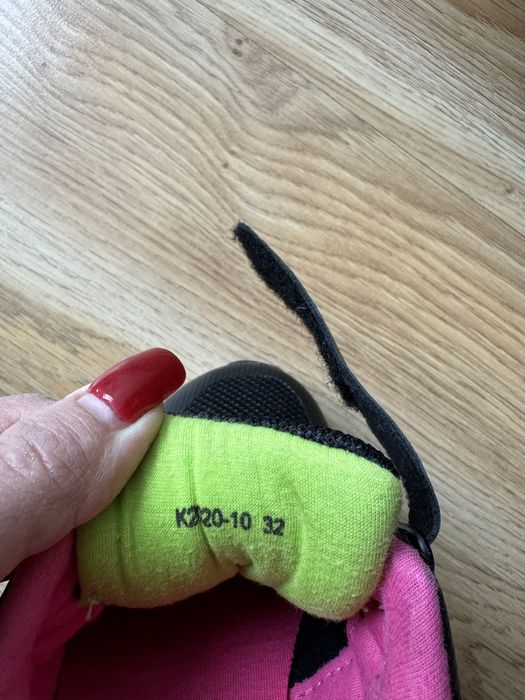 Кроссовки на девочку р.32