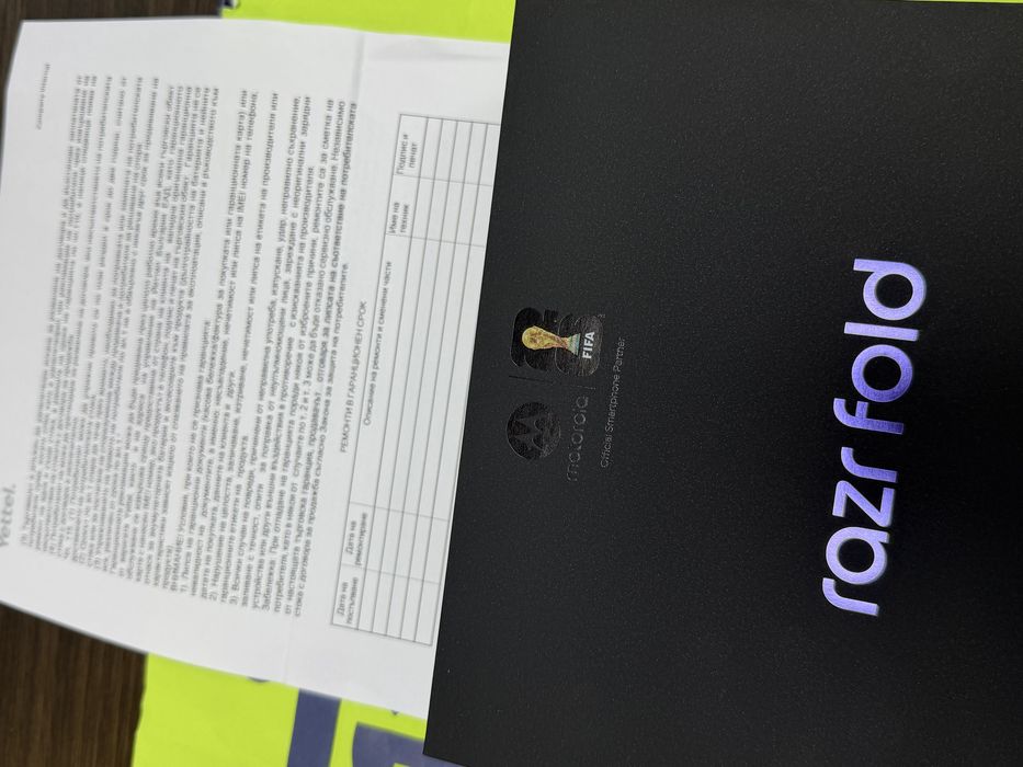 НЕРАЗПЕЧАТАН 512GB Motorola razr Fold 5G Yettel Гаранция 2029 Pantone Blackened Blue