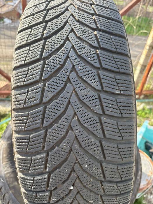 Зимни гуми NEXEN 235 65 17 дот 22г